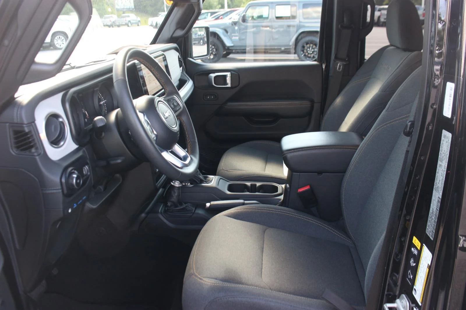 Used 2024  Jeep Sahara image 14