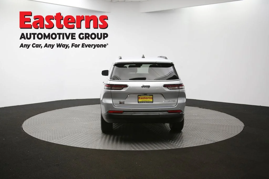 Used 2023 Silver Jeep Limited image 37
