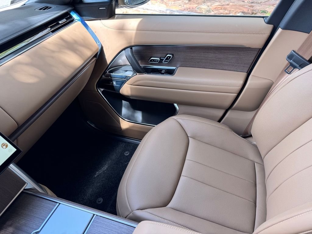 New 2026 Belgravia Green Metallic Land Rover SE image 26
