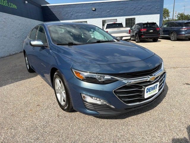 Used 2024 Lakeshore Blue Metallic Chevrolet LT image 7