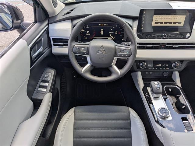 Used 2025 Black Diamond Mitsubishi SE image 33