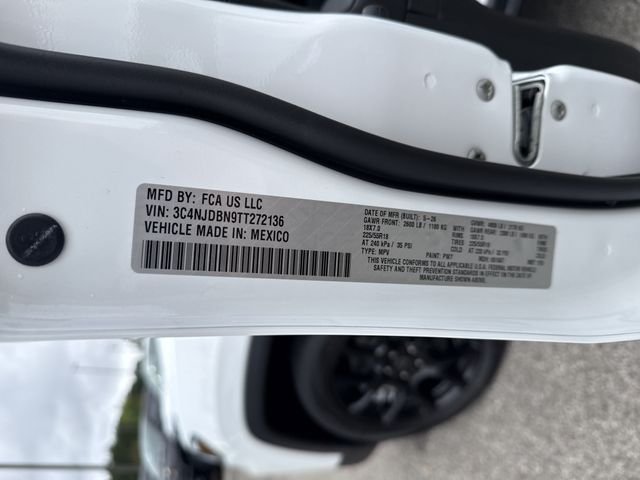 New 2026 White/off-white Jeep Latitude image 32