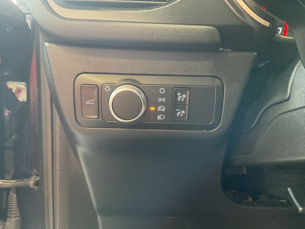 Used 2021 Blue Ford SE image 17
