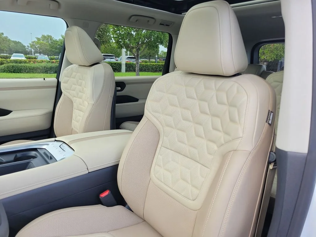 New 2026 White Nissan Platinum Reserve image 21