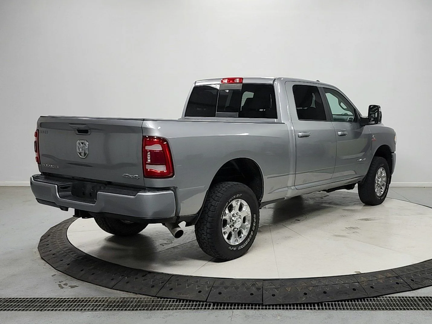 Used 2024 Silver Ram Laramie image 7