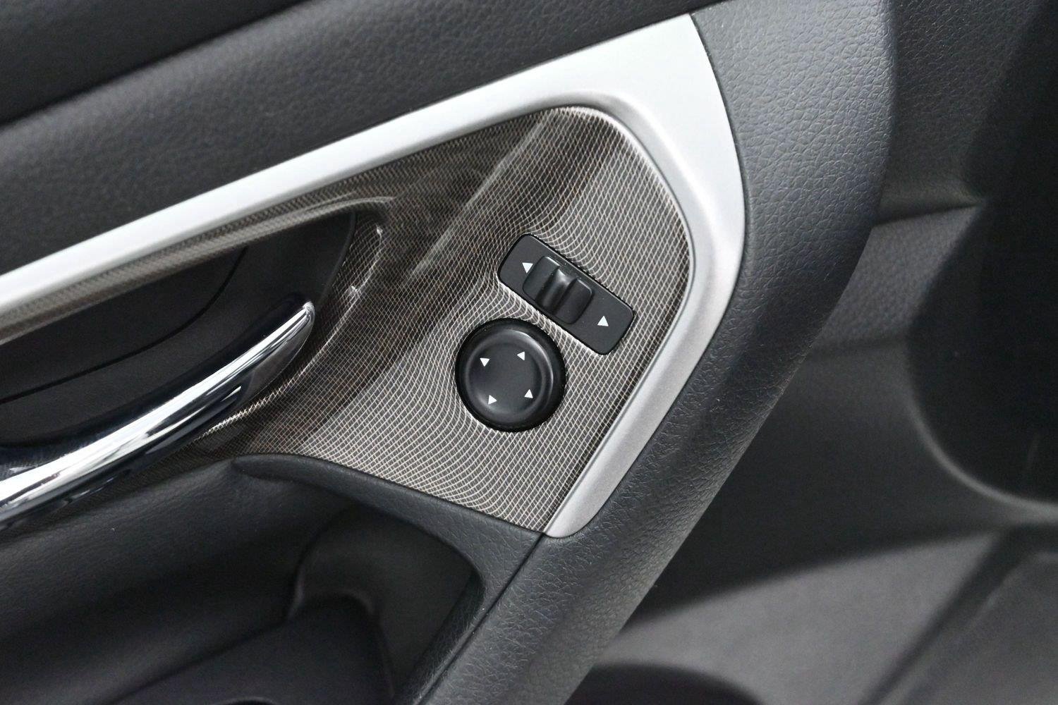 Used 2013 Pearl White Nissan 3.5 SL image 10
