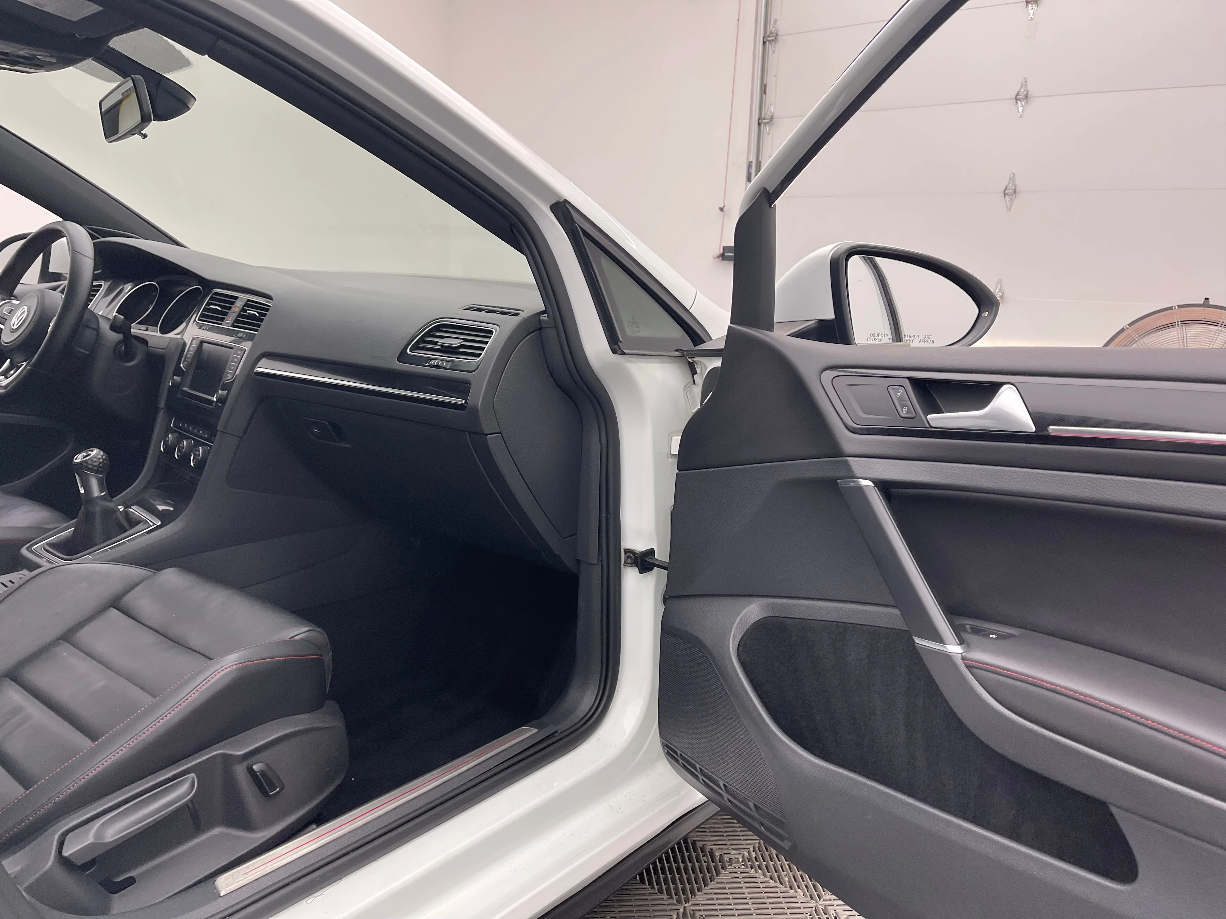 Used 2016 Pure White Volkswagen Autobahn image 31