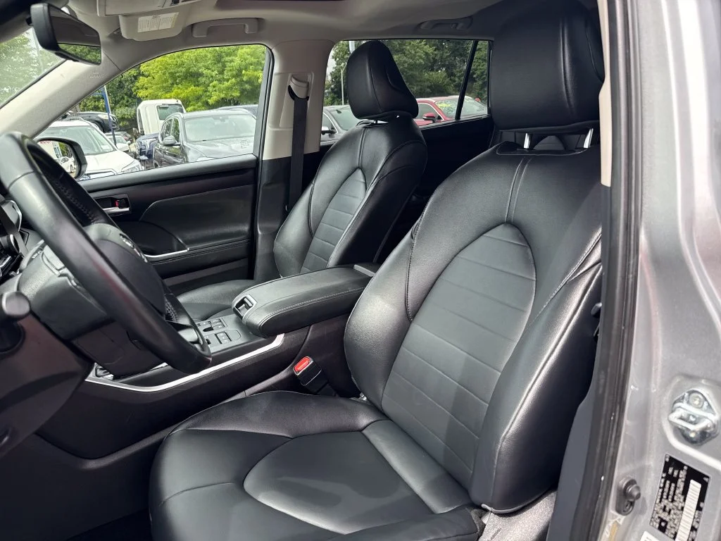 Used 2025 Silver Toyota XLE image 17