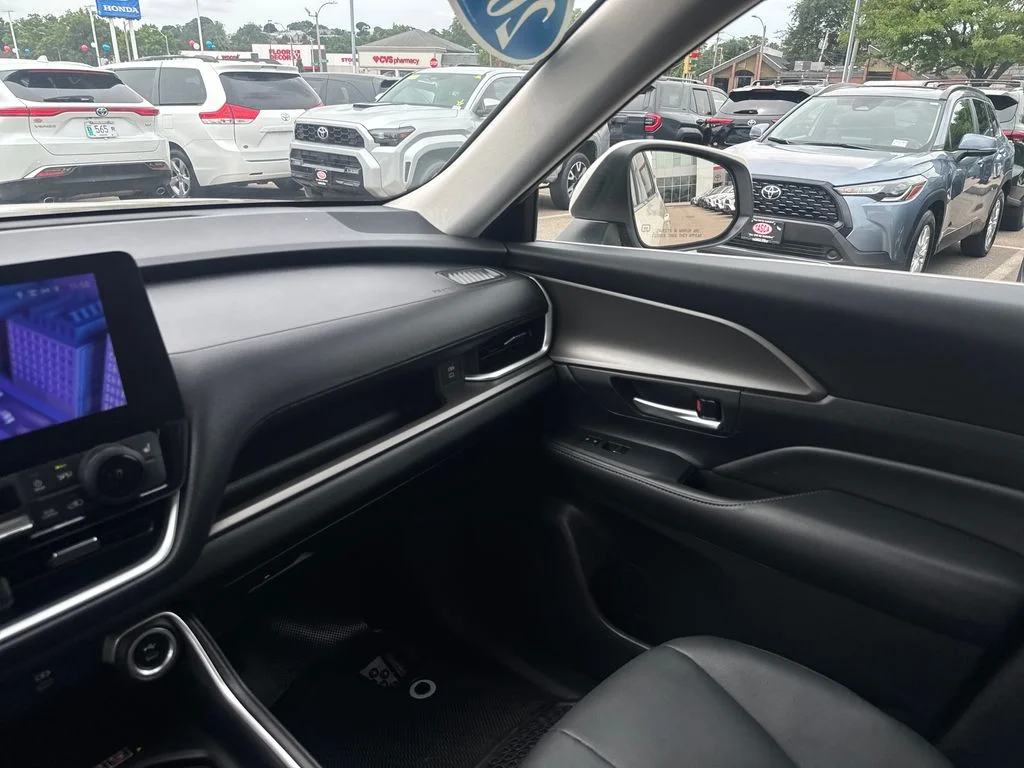 Used 2024 White Toyota XLE image 31