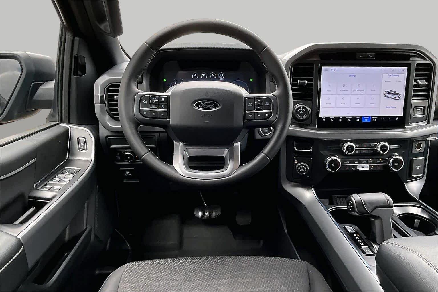 Used 2025 Agate Black Metallic Ford XLT image 8