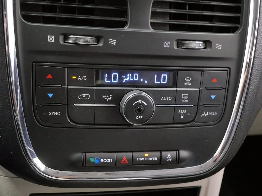 Used 2014 White Chrysler Touring image 24