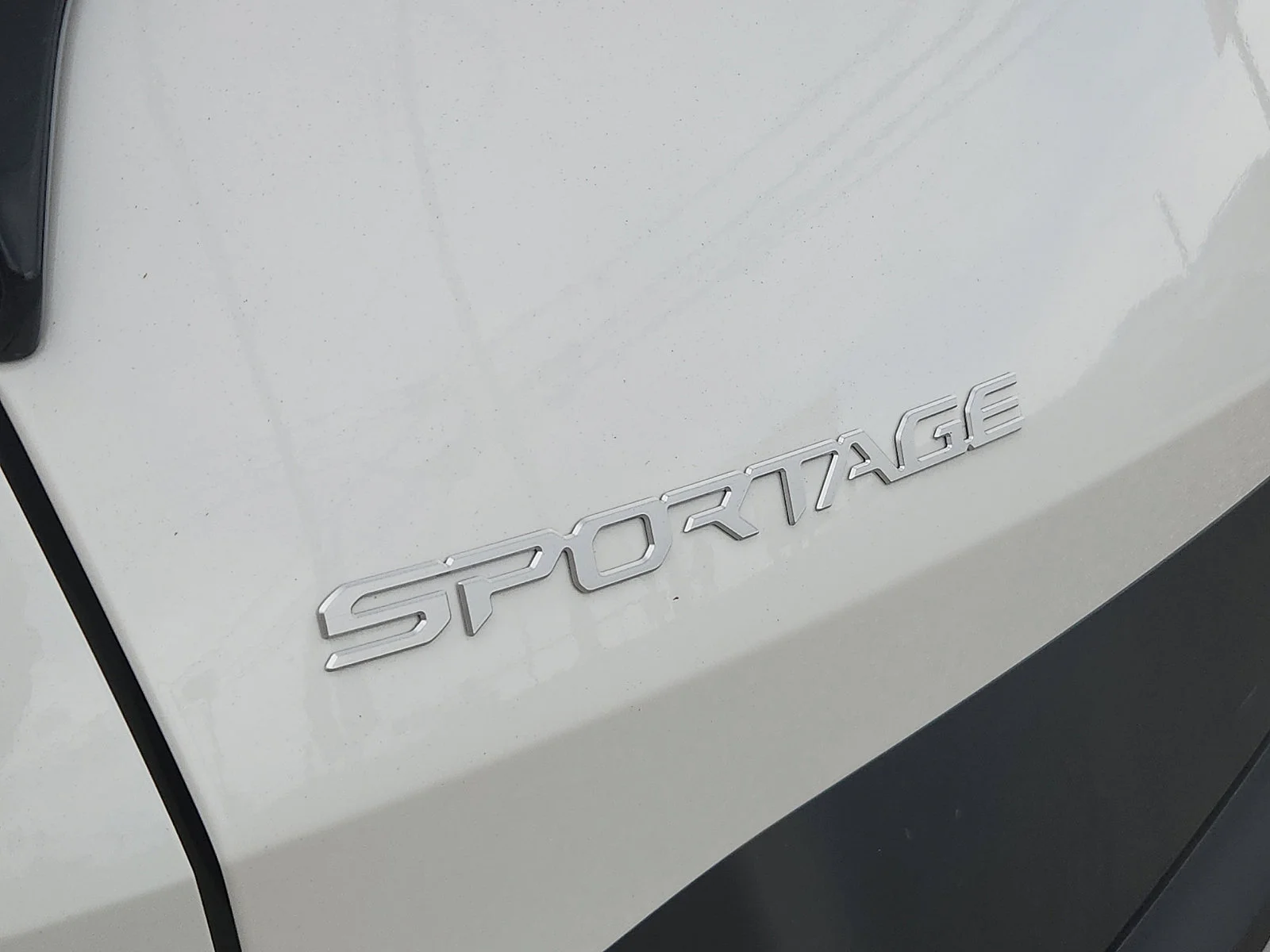 Used 2024 Snow White Pearl Kia LX image 30
