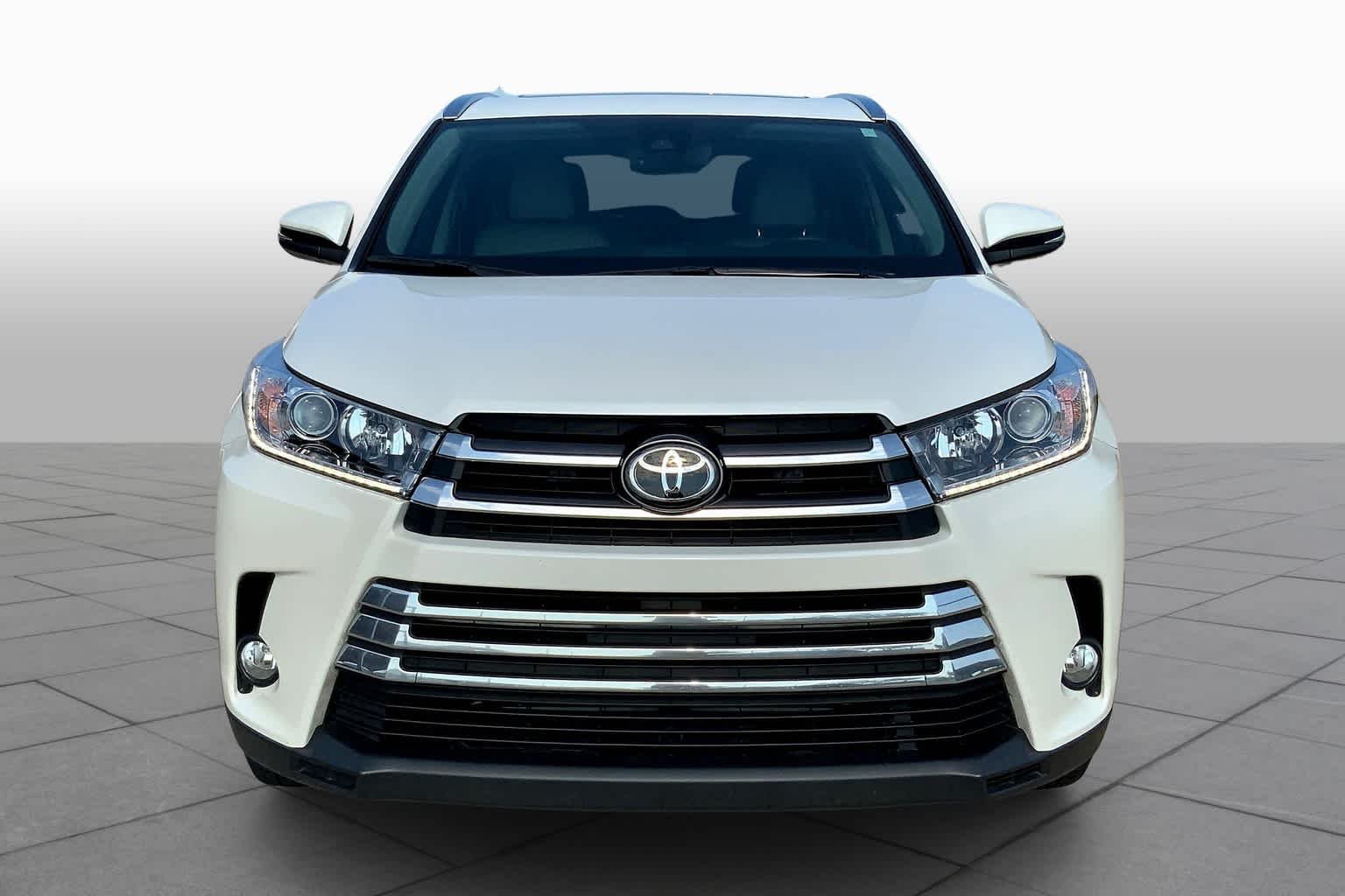 Used 2017 Blizzard Pearl Toyota Limited image 4