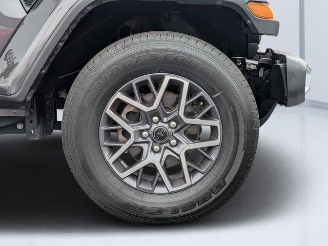 Used 2025 Gray Jeep Sahara image 11