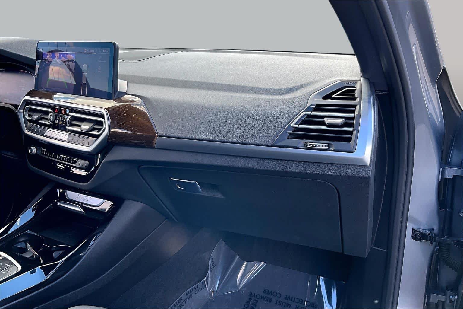 Used 2024 Skyscraper Grey Metallic BMW sDrive30i image 18
