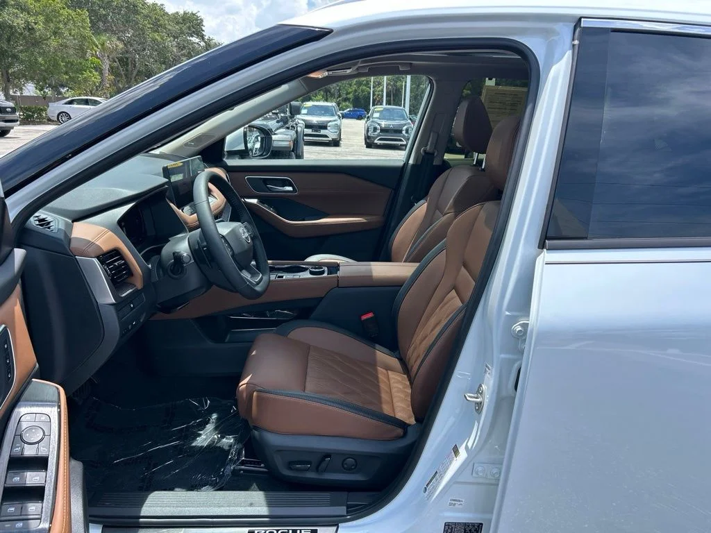 Used 2026 White Nissan Platinum image 16