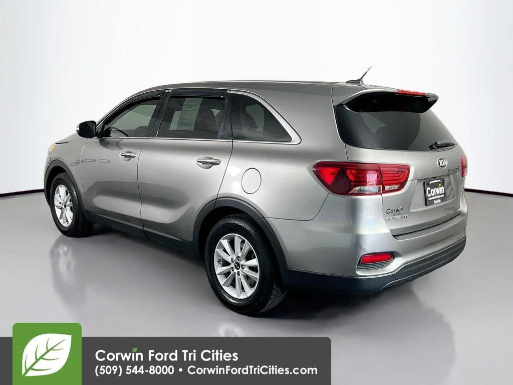 Used 2019 Titanium Silver Kia L image 11