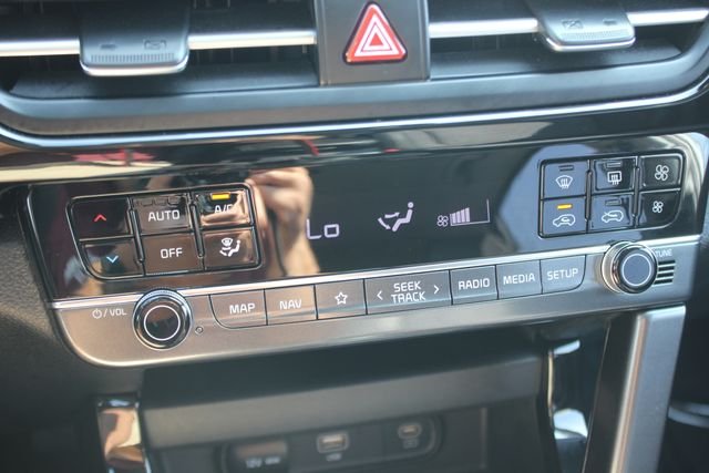 Used 2024 White Kia S image 9