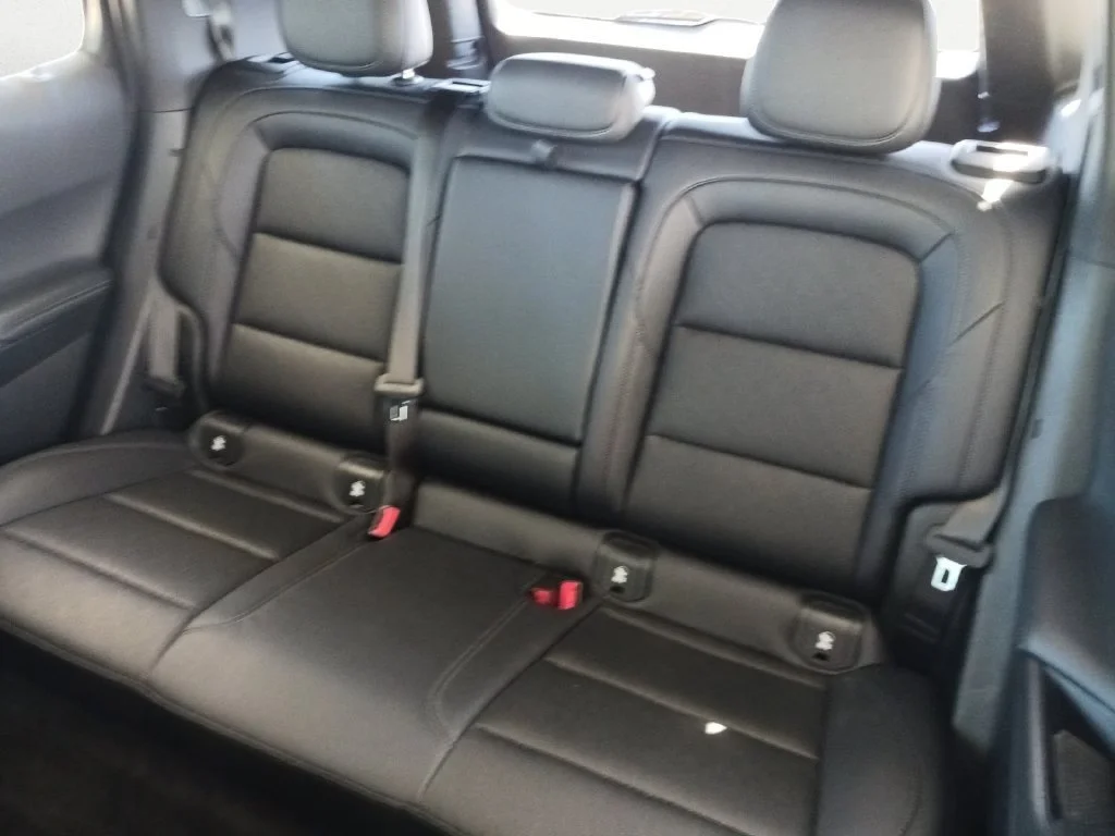 Used 2025 Summit White Chevrolet LT image 9
