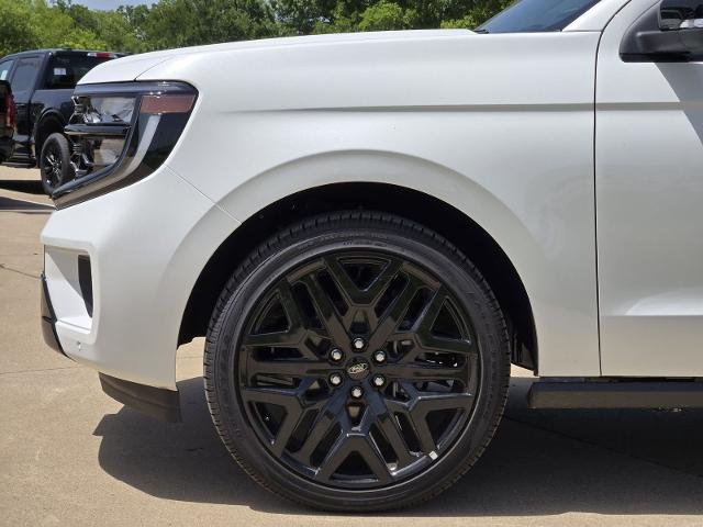 New 2026 Star White Metallic Tri-Coat Ford Platinum® image 28