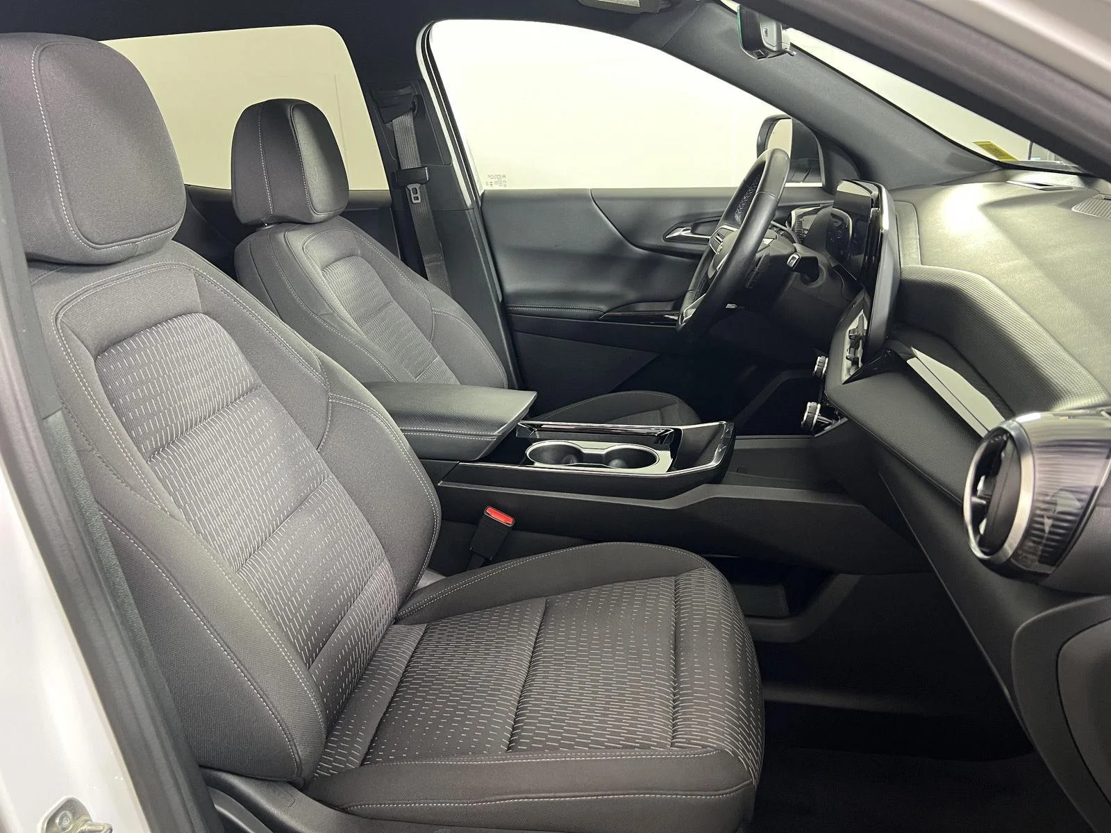 Used 2025 Summit White Chevrolet LT image 22