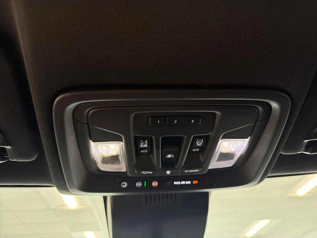 Used 2024 White GMC AT4 image 17