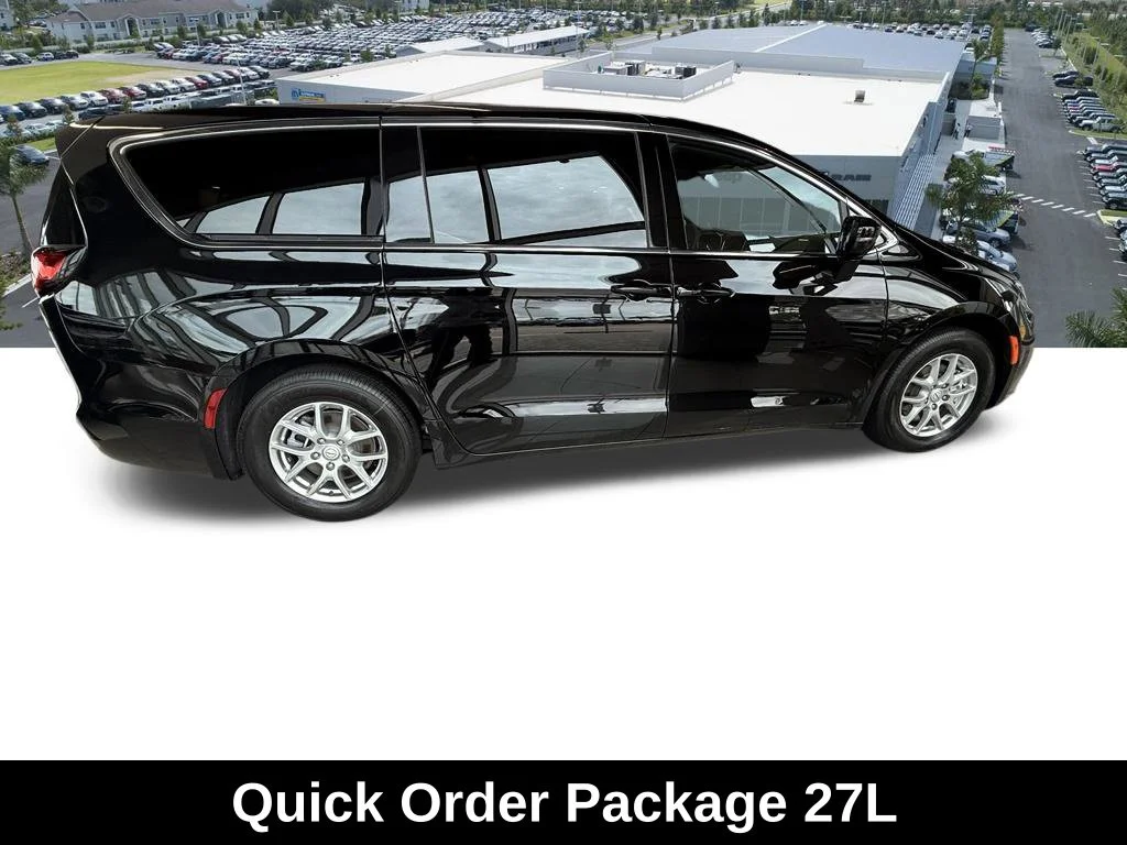 New 2026 Diamond Black Crystal Pearl-Coat Exterior Paint Chrysler Select image 3