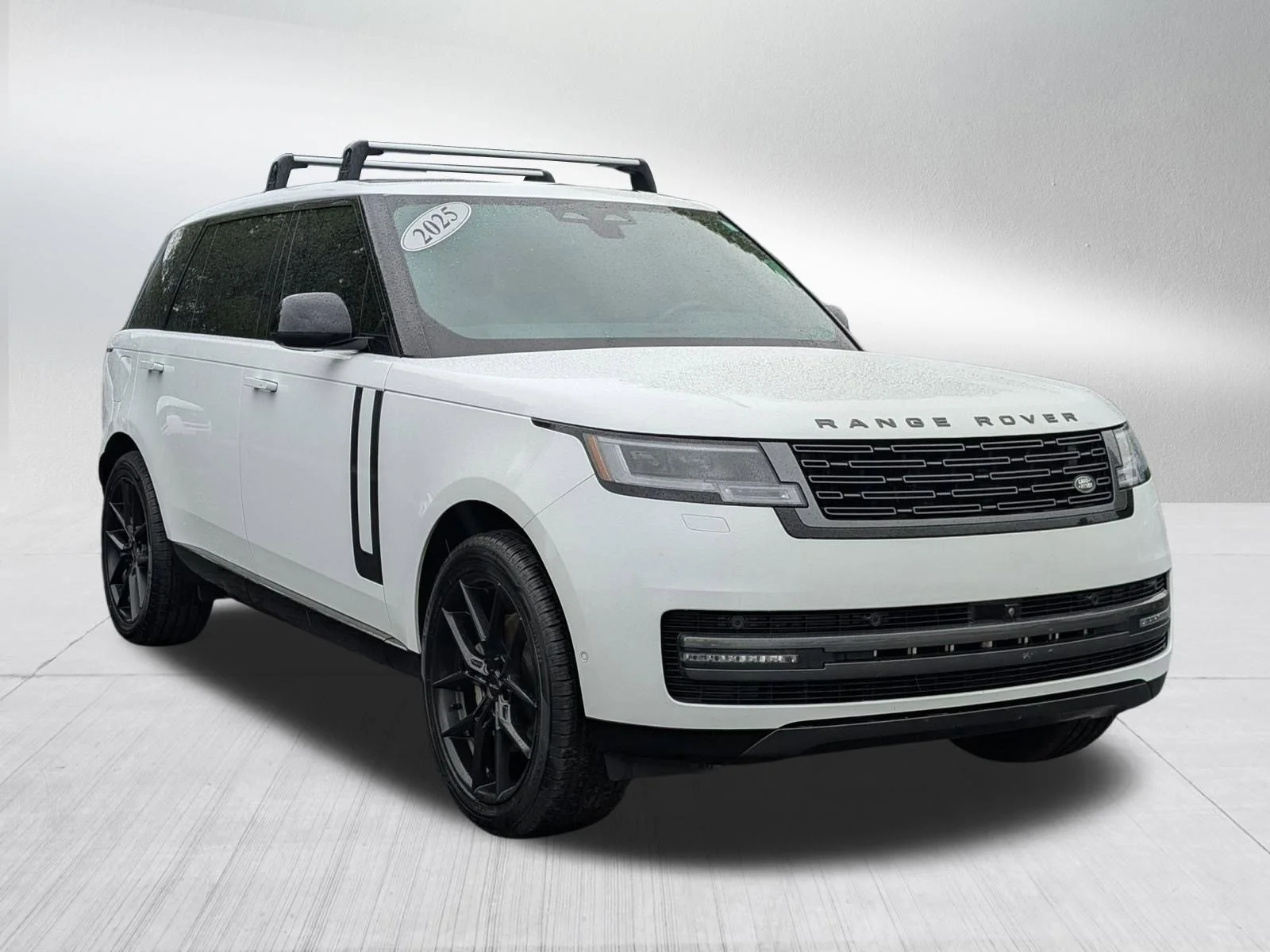 Used 2025 Icy White SV Bespoke Special Effect Satin Land Rover SE image 7