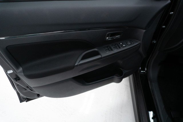New 2027 Labrador Black Pearl Mitsubishi 2.0 LE 2WD image 15