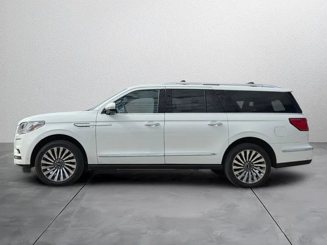 Used 2021 White Lincoln Reserve image 2
