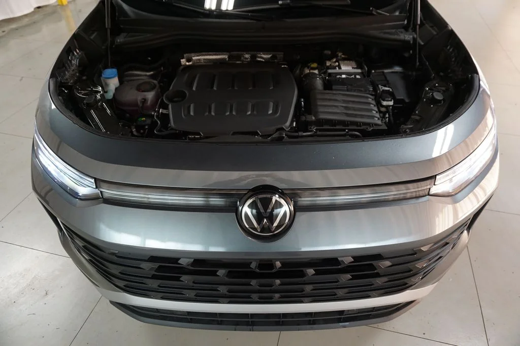 New 2026 Platinum Gray Volkswagen 2.0T SE image 29