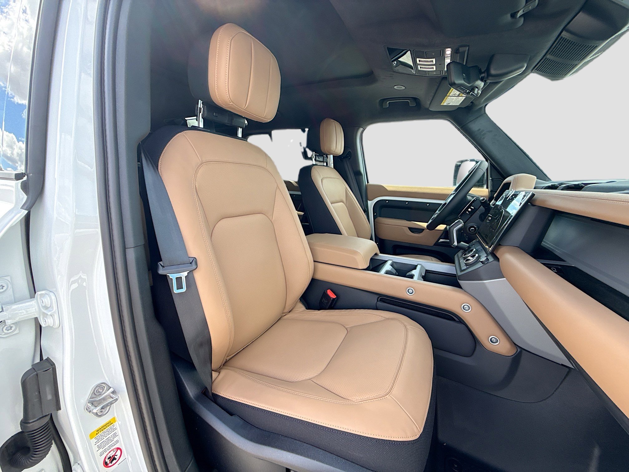 New 2026 Fuji White Land Rover V8 image 16