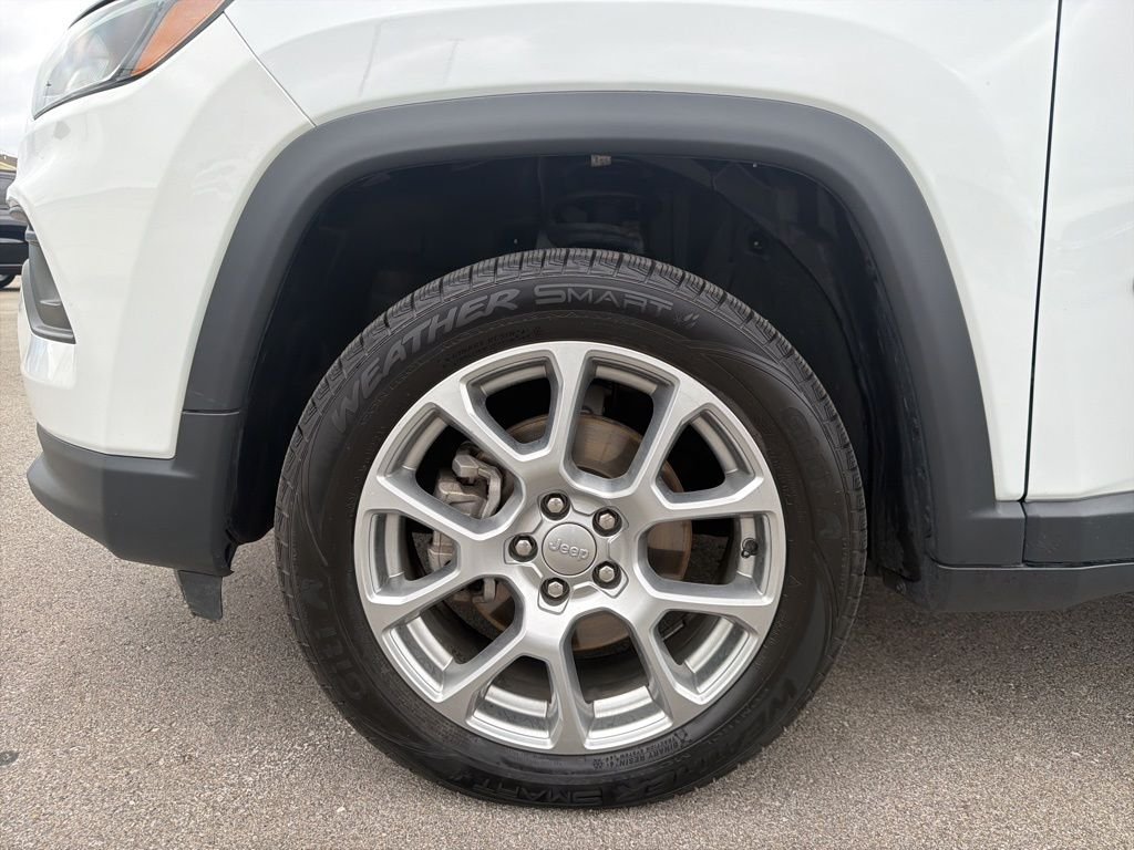Certified Used 2022 White Jeep Latitude Lux image 21