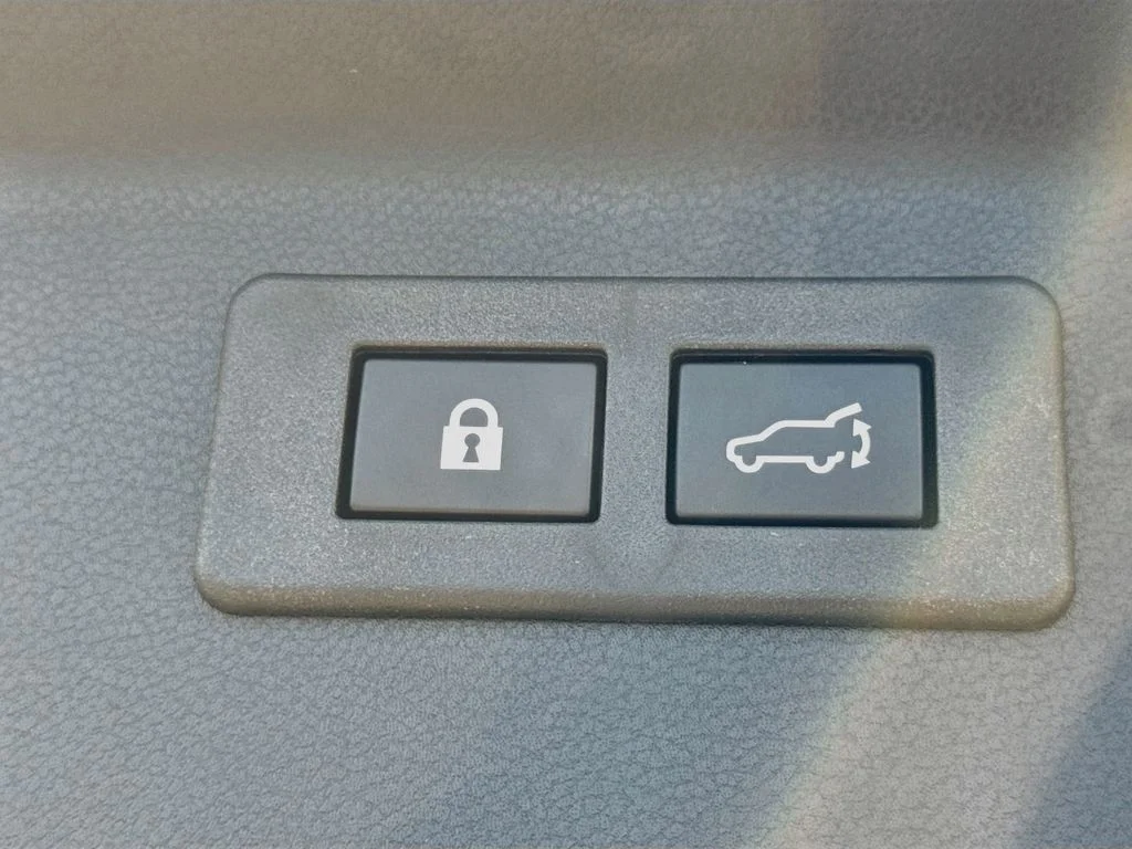 New 2026 White Subaru Premium image 32