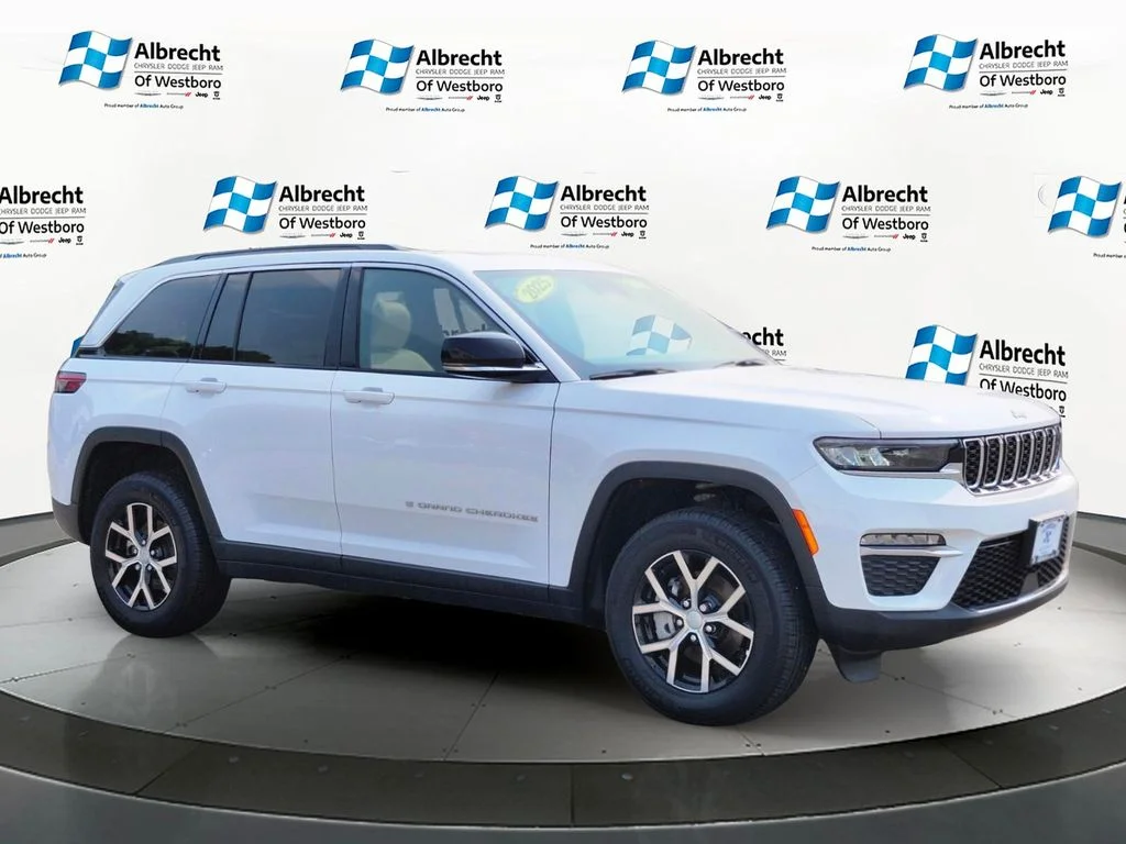 New 2025 Bright White Clear-Coat Exterior Paint Jeep Limited image 7