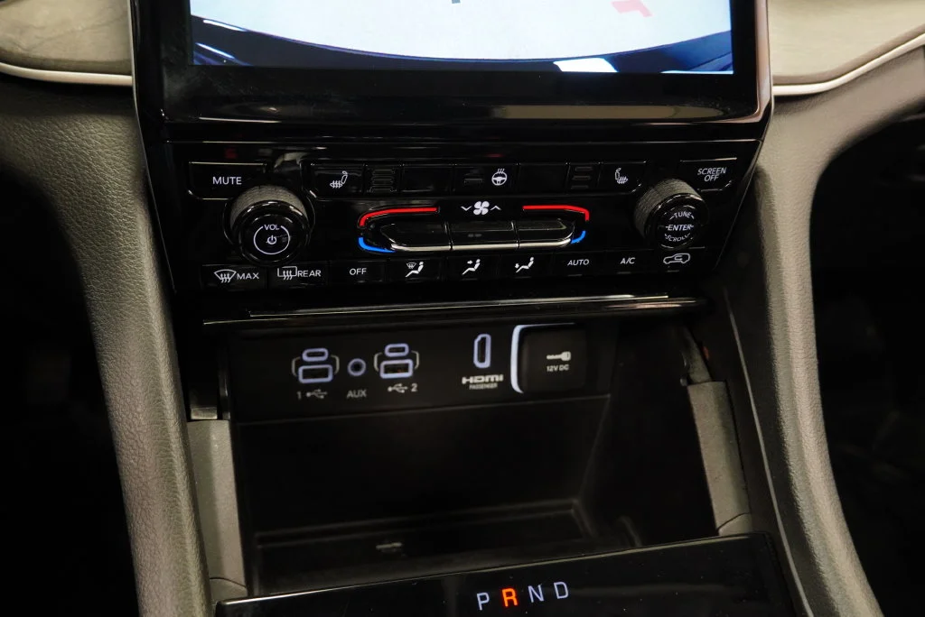 Used 2023  Jeep 4xe image 32