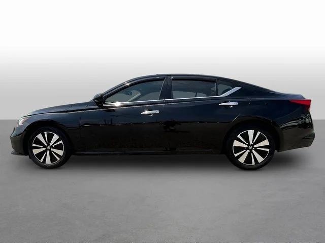 Used 2019 Black Nissan 2.5 SL image 4