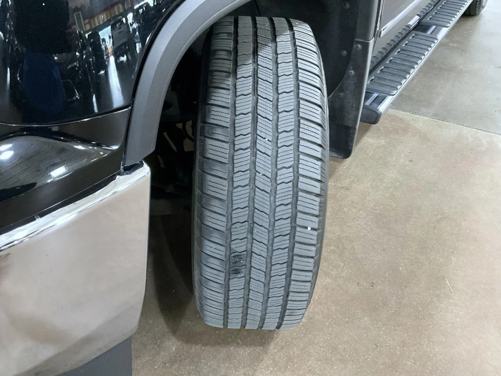 Used 2018 Black GMC SLT image 23