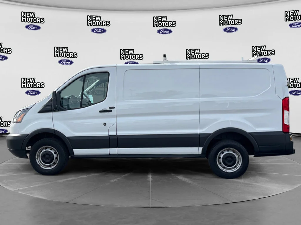 Used 2017 Oxford White Ford Base image 2