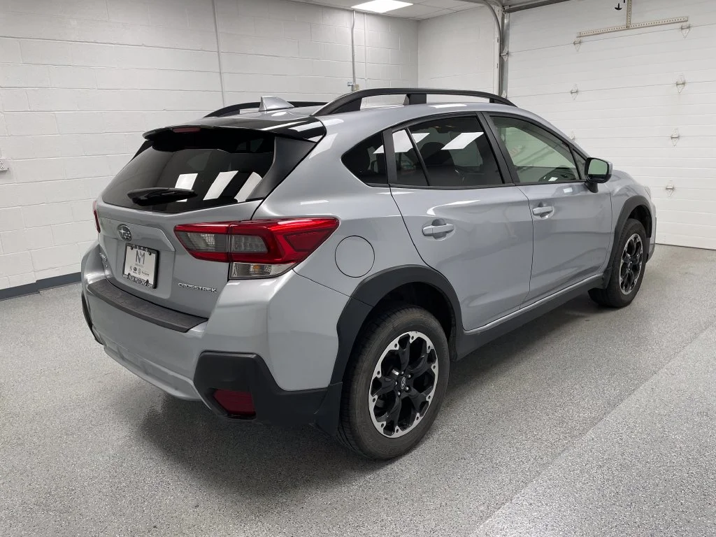 Used 2023 Ice Silver Metallic Subaru Premium image 10