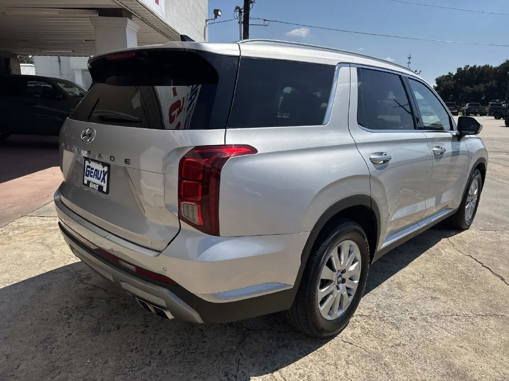 Used 2025 Silver Hyundai SEL image 11