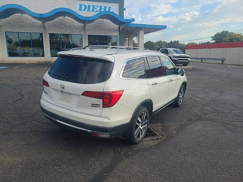 Used 2017 White Honda Touring image 5