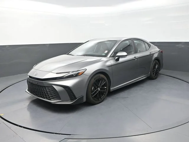 Used 2025  Toyota SE image 3