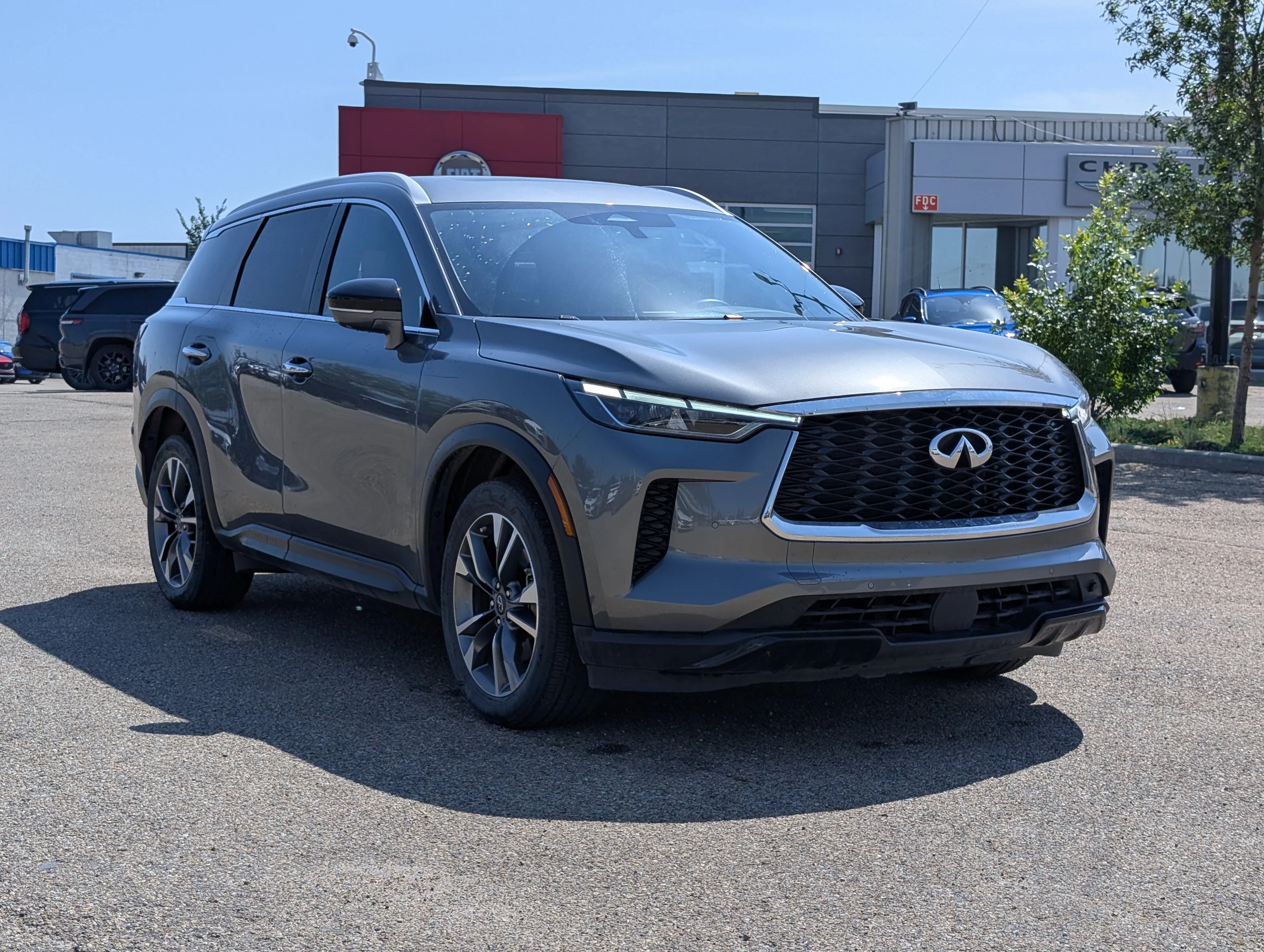 Used 2024 Glacier White INFINITI LUXE image 9