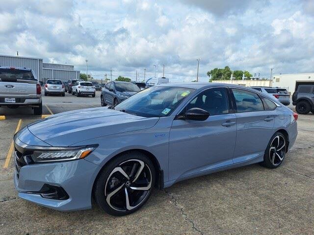 Used 2022 Still Night Pearl Honda Sport image 9