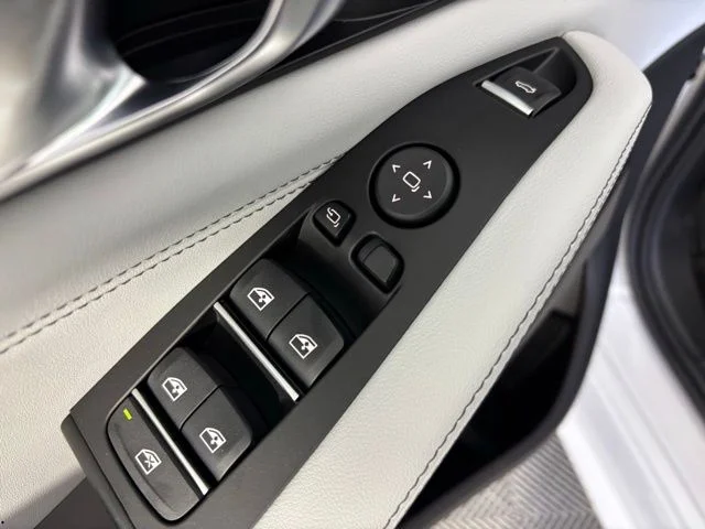 New 2026 Mineral White Metallic BMW xDrive40i image 17