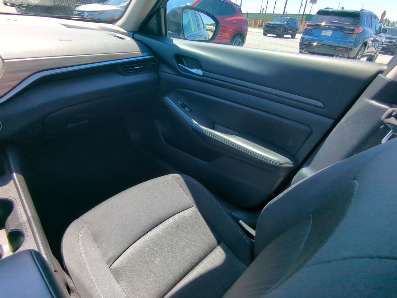 2025 Nissan Altima SV - Photo 14