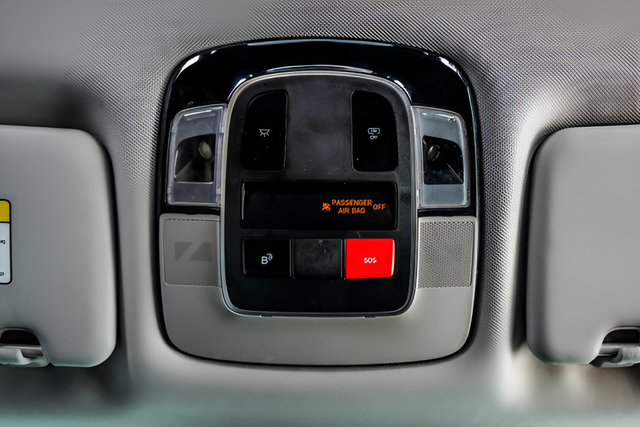 Used 2025 White Hyundai SEL image 18