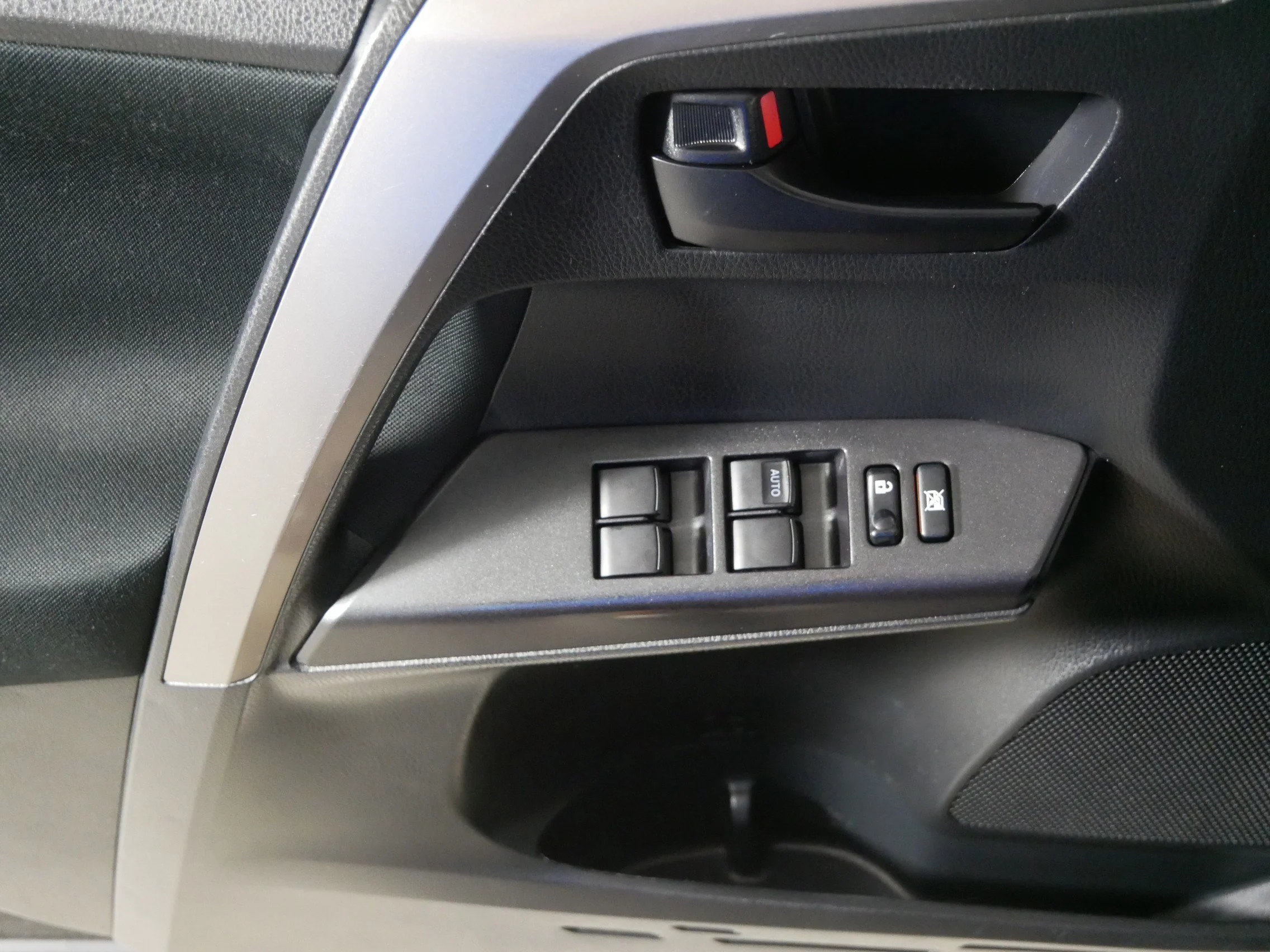 Used 2018 Magnetic Gray Metallic Toyota LE image 19