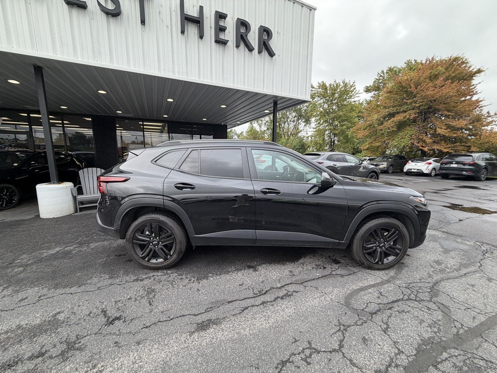 Used 2024 Mosaic Black Metallic Chevrolet ACTIV image 9